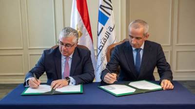باستثمارات 120 مليون دولار .. توقيع عقد المرحلة الأولى لمشروع «أروغلو نيتينج» بالقنطرة غرب الصناعية لصناعة الملابس