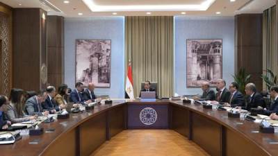 «مدبولى» يستعرض مشروعا مقترحا لإنتاج الهيدروجين والأمونيا الخضراء بخليج السويس