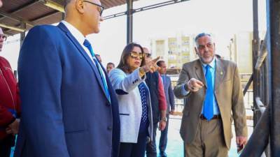 وزيرة التنمية المحلية ومحافظ القليوبية يتفقدان مجزر الخانكة لادراجه في خطة التطوير
