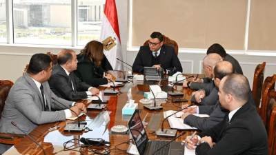 «الشربينى» يوجه بالانتهاء من كافة إجراءات طرح 400 ألف وحدة سكنية