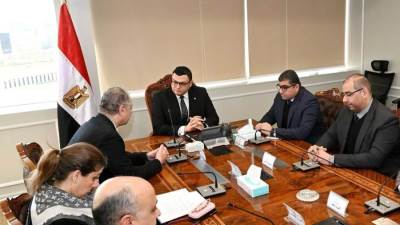 وزير الإسكان يتابع موقف منطقة الأعمال المركزية بالعاصمة الإدارية وأبراج الداون تاون بالعلمين الجديدة