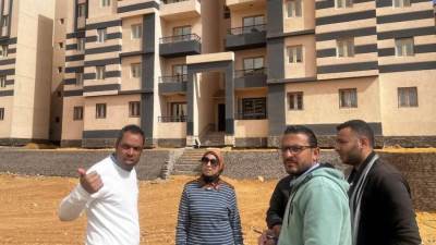 «الإسكان»: تنفيذ 2064 وحدة سكنية ومنطقة خدمية بالسويس الجديدة