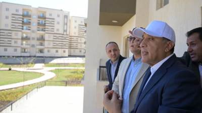 «مدبولى» يتفقد نماذج وحدات  «سكن لكل المصريين» محور متوسطي ومنخفضي الدخل بمدينة العاشر