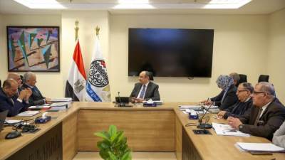 وزير قطاع الأعمال يستعرض موقف مشروعات «القابضة للسياحة والفنادق»