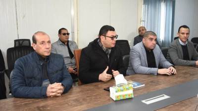 وزير الإسكان يلتقي ممثلي الشركات العاملة بحدائق تلال الفسطاط.. ويُشدد على دفع العمل