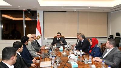 «الشربينى» يستعرض مع مسئولي «منصة مصر العقارية»  فرص التعاون