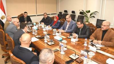 وزير الإسكان يستعرض ملفات العمل وأوجه التعاون بين الوزارة وبنك التعمير والإسكان