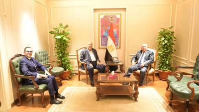 كامل الوزير: الحديد والصلب  من الصناعات الاستراتيجية الواعدة