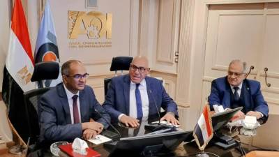 نائب وزير الإسكان ورئيس  العربية للتصنيع يتابعان موقف تنفيذ مشروعات مياه الشرب والصرف الصحي بمبادرة «حياة كريمة