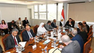 وزير الإسكان يعقد اجتماعا موسعا مع قيادات الجهات التابعة للوزارة لمتابعة ملفات العمل