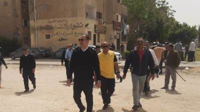 جهاز مدينة العاشر يشن حملة موسعة لإزالة الإشغالات والمخالفات بالحي الخامس