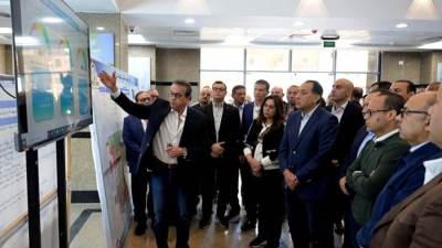 مدبولى يبدأ جولته بمحافظة أسيوط بتفقد مستشفى منفلوط المركزي