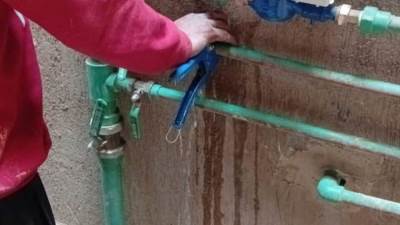 حملات لتحصيل متأخرات استهلاك المياه وإزالة الوصلات الخلسة بدمياط الجديدة والشيخ زايد