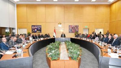 «الشربينى» يتابع  مع رؤساء وممثلي الشركات المنفذة مشروعات «حياة كريمة» بمحافظتي أسيوط والمنيا