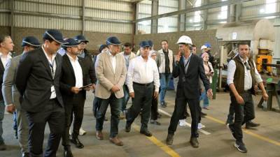 رئيس الوزراء يتفقد مجموعة «توكل ستيل» بمدينة العاشر 
