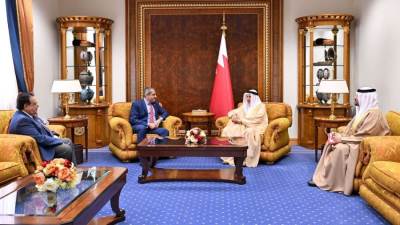 نائب رئيس مجلس الوزراء البحريني يستقبل المهندس خالد عباس ويشيد بالمسار التنموي المصرى