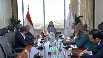 وزير التموين يتابع مع أوراسكوم للإنشاءات الموقف التنفيذي للمخزن الاستراتيجي بالفيوم 