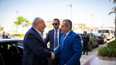 الملك أحمد فؤاد يزور العاصمة الإدارية الجديدة ويشيد بالمشروع القومي العملاق «صور»