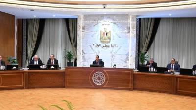 رئيس الوزراء يتابع خطوات تيسير إجراءات دخول السائحين بالمطارات