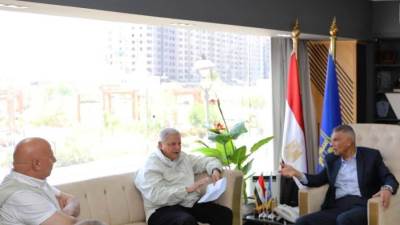 محافظ أسوان : إنجاز 70 % من المشروعات العاجلة بقطاع مياه الشرب بالنقاط الساخنة