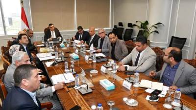 «الشربينى» يوجه بوضع خطة زمنية محددة للانتهاء من المرحلة الثانية لمحطة تنقية مياه الشرب بمدينة أكتوبر