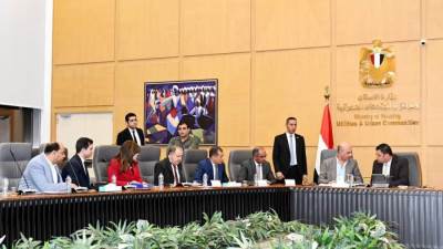 لبحث مطالب دوائرهم الإنتخابية .. وزير الإسكان يعقد اجتماعه الدوري مع أعضاء البرلمان بمجلسيه النواب والشيوخ