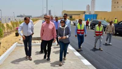 نائب رئيس هيئة المجتمعات يتفقد مشروعات مدينة السويس الجديدة