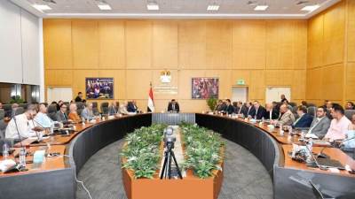 بحضور مسئولى الشركات المنفذة .. وزير الإسكان يعقد اجتماعاً لمتابعة مشروع تطوير موقع التجلي الأعظم بسانت كاترين 