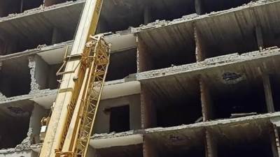 «التنمية المحلية» تتصدى لعقار مخالف بعين شمس وتحويل مسئولى الحي للنيابة الإدارية