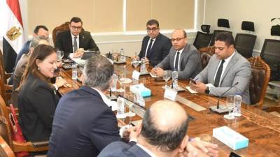 وزير الإسكان يلتقي ممثل شركة The Bench العالمية لبحث التعاون المشترك بشأن جذب المستثمرين في مجال الفندقة