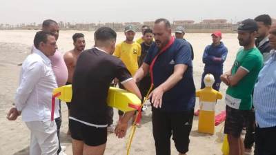 إجراء الاختبارات للمتقدمين لوظيفة عامل إنقاذ لتشغيل شاطيء المنصورة الجديدة