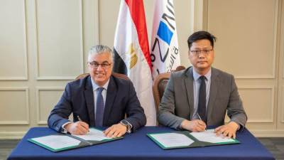 باستثمارات 15 مليون دولار .. توقيع عقد مشروع شركة «جي إس جلوبال سورسينج» الصينية لصناعة الملابس الجاهزة بمنطقة القنطرة غرب الصناعية