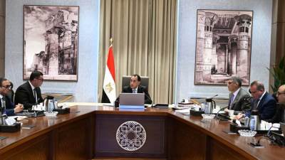 «مدبولى» يتابع الموقف التنفيذي لتطوير أرض مطار إمبابة ومنطقة عزيز عزت