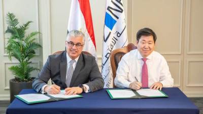 رئيس اقتصادية السويس يوقع عقد مشروع «هايتكس» الصينية  بمنطقة القنطرة غرب الصناعية