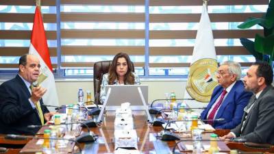 وزيرة التنمية المحلية تتابع جهود تحسين مستوى خدمات النظافة في محافظتي القاهرة والجيزة