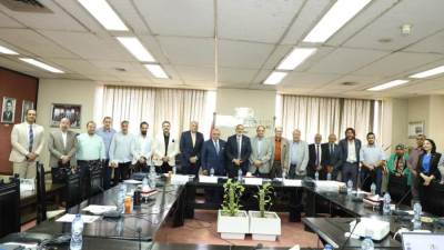 رئيس بحوث الإسكان والبناء يجتمع مع لجنة الاستشارات  الهندسيه بجمعية رجال الاعمال 