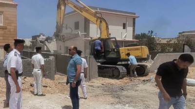 تنفيذ حملات إزالة لتعديات ومخالفات بناء بالساحل الشمالي الغربي