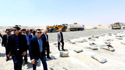 في جولة مفاجئة ..  «الشربينى» يوجه ببدء أعمال تطوير محور التسعين الجنوبي بالقاهرة الجديدة 