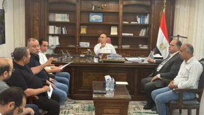 رئيس جهاز القاهرة الجديدة يلتقي سكان "بيت الوطن" و "دار مصر" لمناقشة مقترحاتهم ومطالبهم