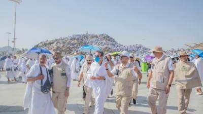 وزير الصحة يتابع مع نظيره السعودي  الحالة الصحية للحجاج المصريين