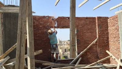 جهازا مدينتي بدر و٦ أكتوبر يزيلان عدة مخالفات بناء بالتعاون مع الشرطة 