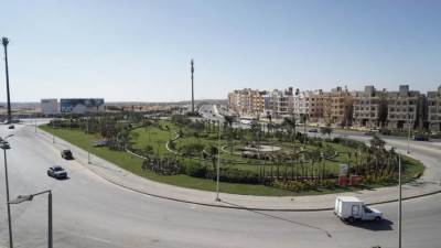 رئيس جهاز القاهرة الجديدة: الانتهاء من تنفيذ وتطوير حزمة متكاملة من المحاور والطرق