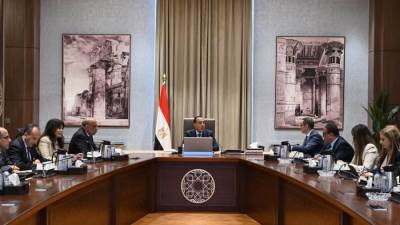 رئيس الوزراء يستعرض الفرص الاستثمارية في قطاع الكهرباء والطاقة خلال السنوات العشر القادمة