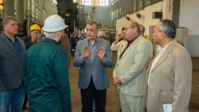 خلال زيارة مفاجئة..  وزير الإنتاج الحربي يتابع مراحل التصنيع بشركة حلوان للصناعات الهندسية