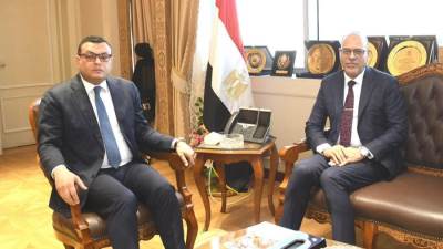وزيرا الإسكان والعمل يبحثان التعاون المشترك في مجال تدريب العمالة