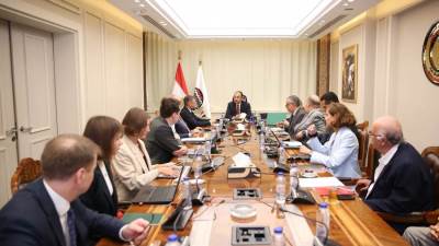 وزير قطاع الأعمال  يبحث مع «روسال» الروسية التعاون في مجال صناعة وإنتاج الألومنيوم