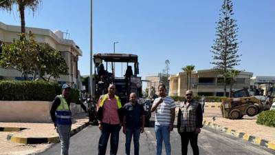 رئيس جهاز القري السياحية يتابع أعمال رفع كفاءة الطرق بقرية ماربيلا