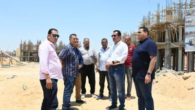 وزير الإسكان يتابع مشروعات البنية التحتية ومشروع «ديارنا» بمدينة العاشر 