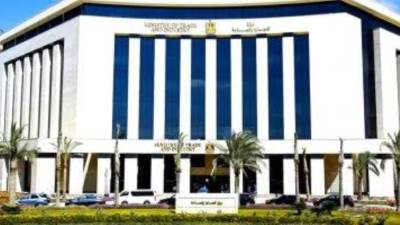 وزير الصناعة يلتقي مستثمري أبو رواش غدا  السبت