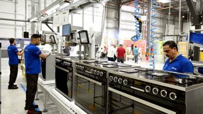 رئيس الوزراء يفتتح مصنع  «BSH» للأجهزة المنزلية ومستودع «جوميا» اللوجستي بطريق السويس